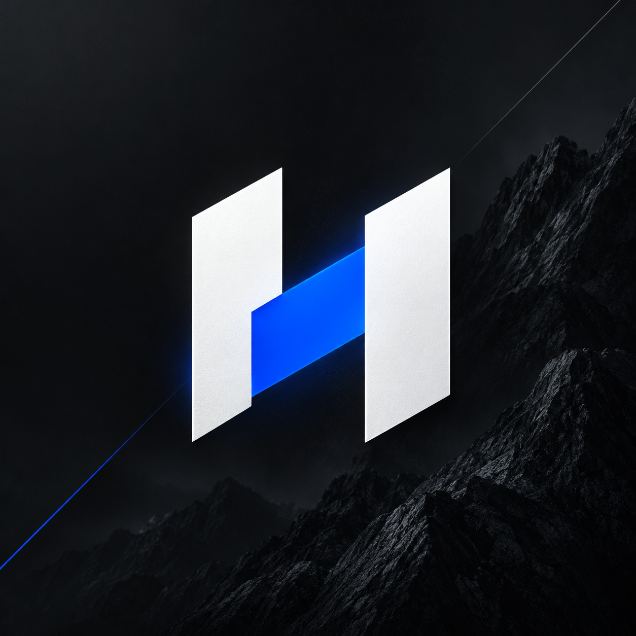 Monograma H oficial de HIGHDEV sobre una composición de montaña oscura.